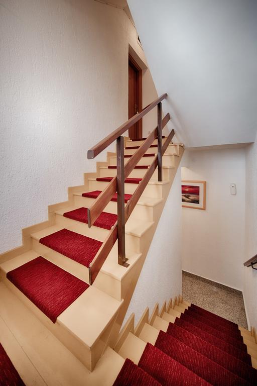 Apartments And Rooms Dis Vis Exterior photo