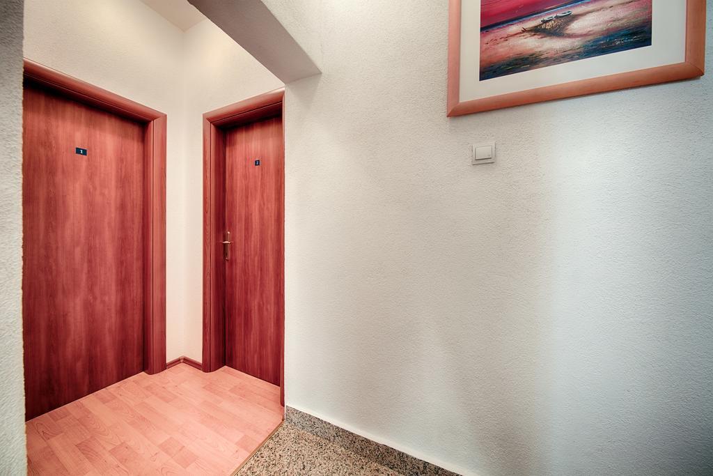 Apartments And Rooms Dis Vis Exterior photo
